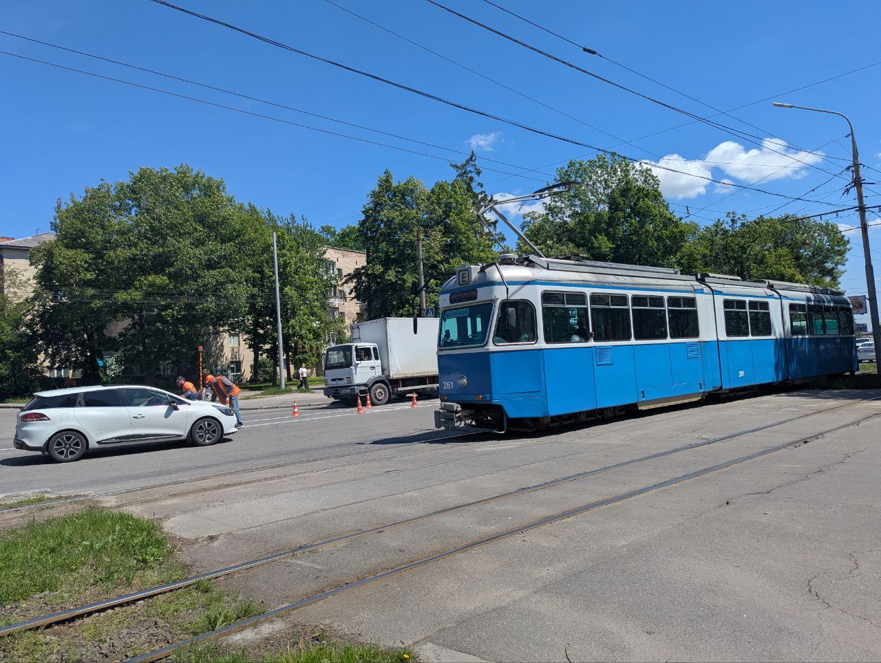 Від сьогодні заборонено один із аварійно небезпечних поворотів ліворуч – від Хмельницького шосе на вул. О. Бурбело. Водії можуть скористатись альтернативним маршрутом – через поворот на вул. Данила Галицького